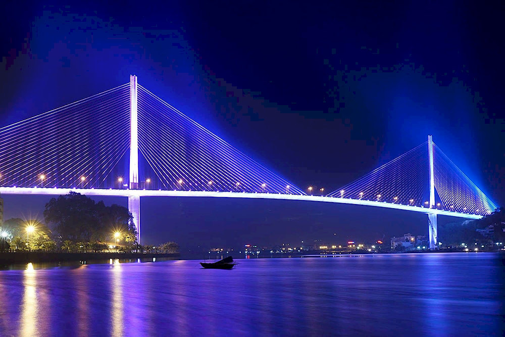 Bai Chay Bridge sparkling at night 